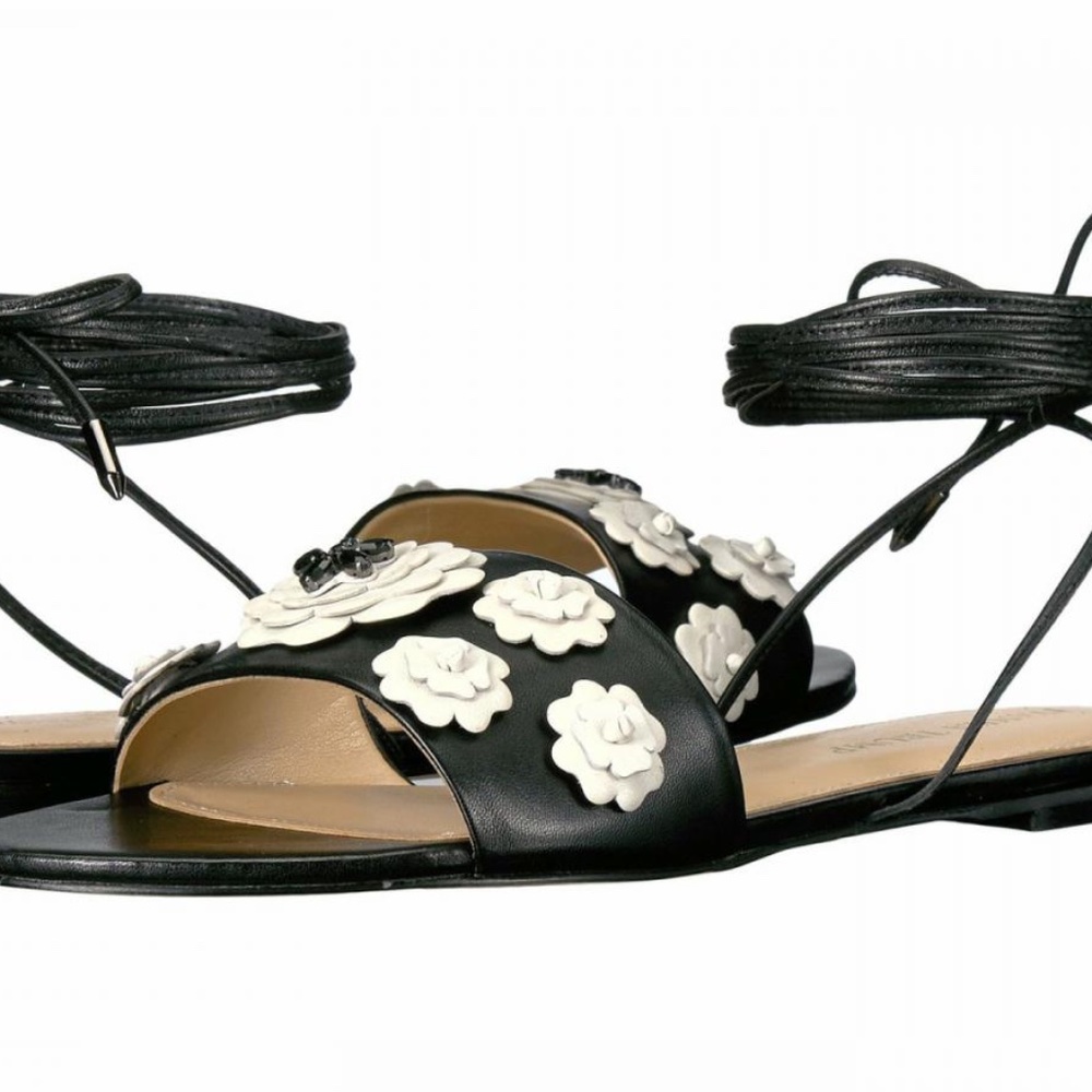Lace up Ivanka Trump black/white sandal